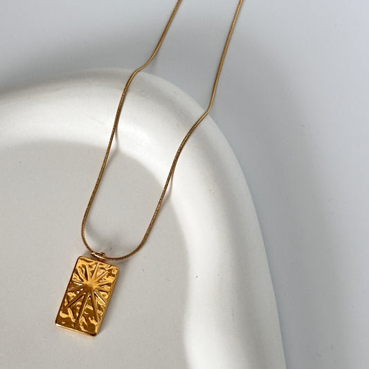 Gold enlighten necklace