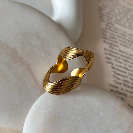 Waves of gold ring