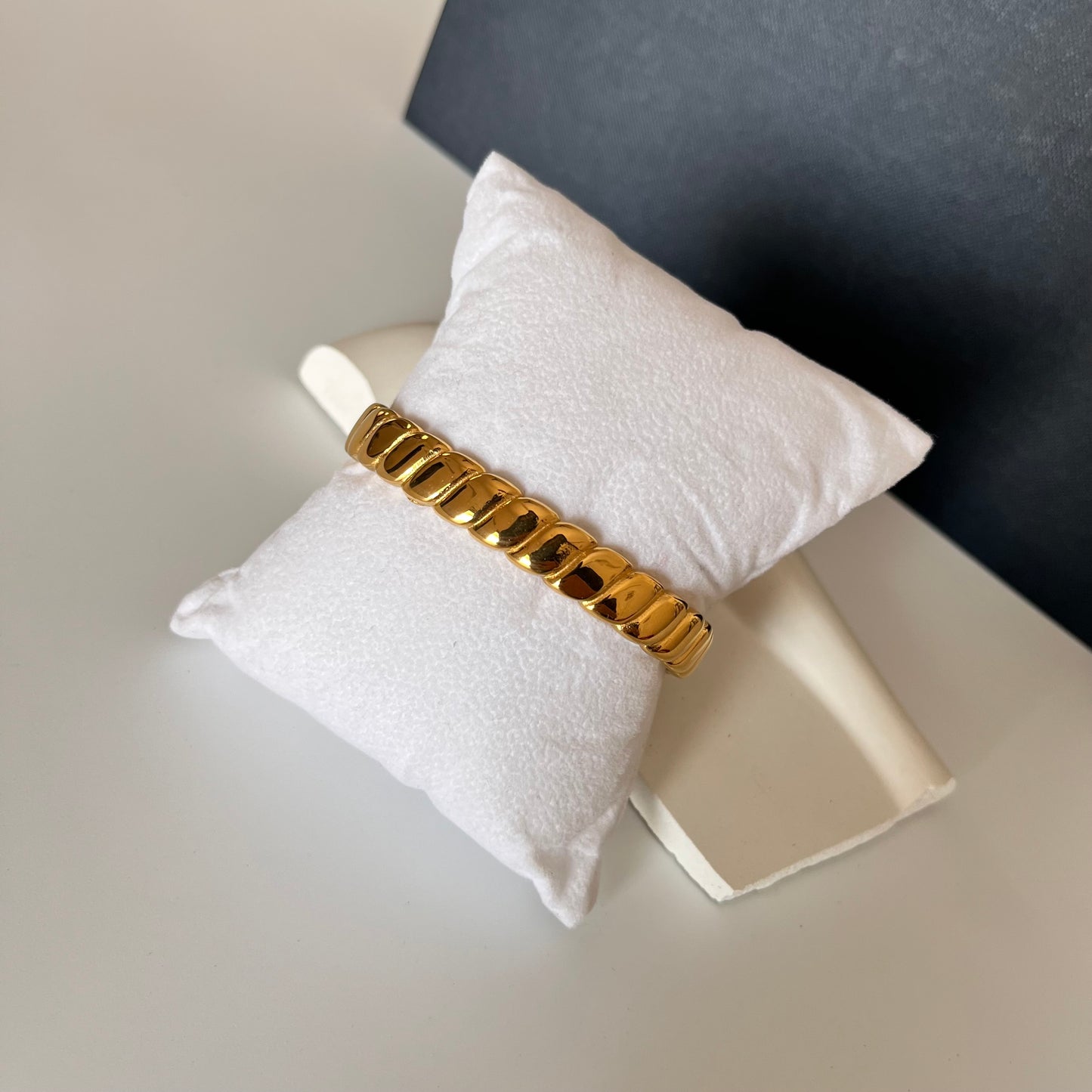 Golden ripple bracelet