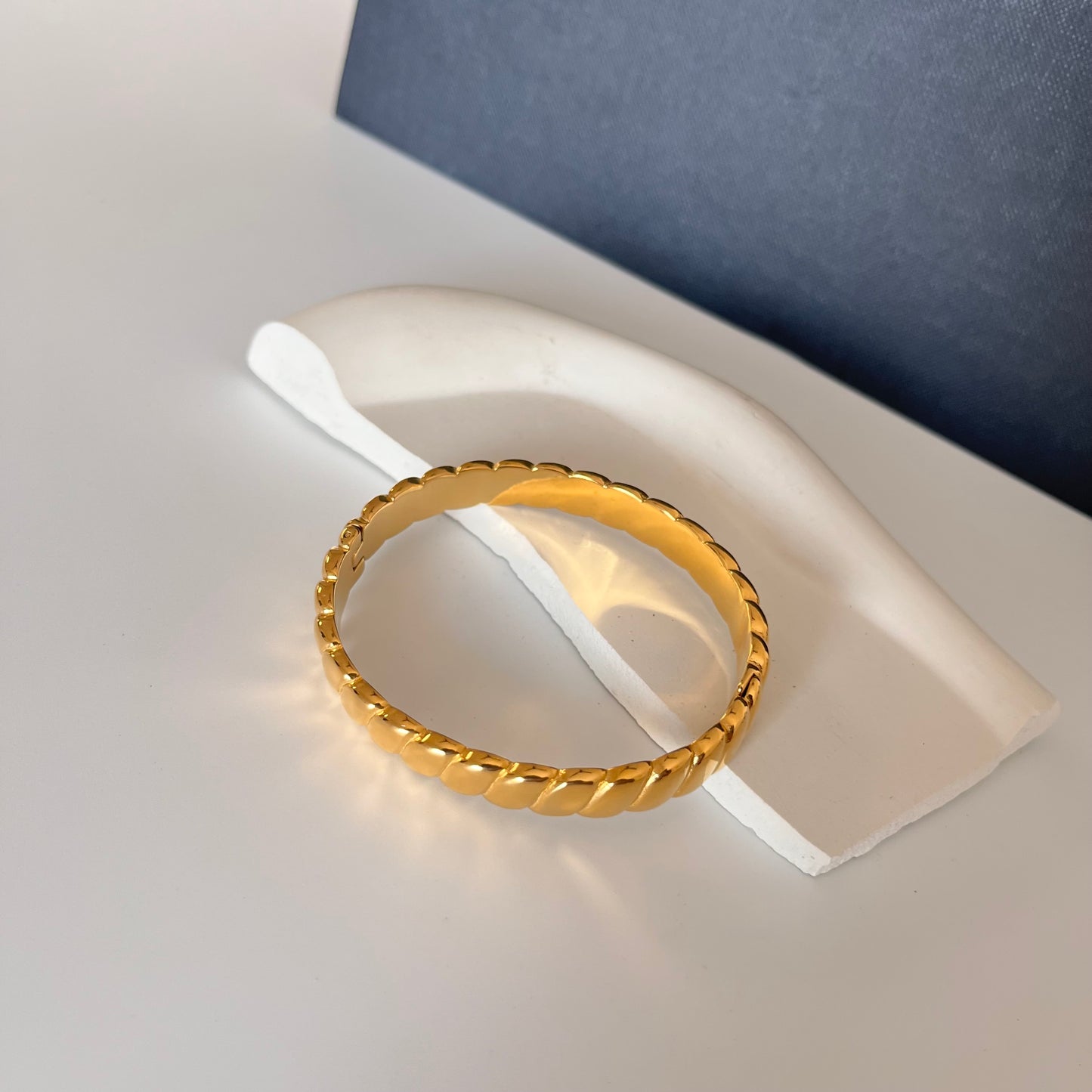 Golden ripple bracelet